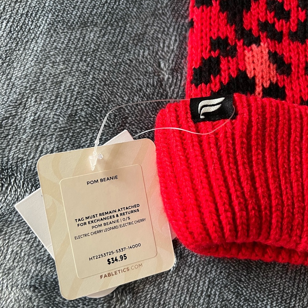NWT Fabletics Red Leopard Beanie with Pom Pom - Picture 3 of 8